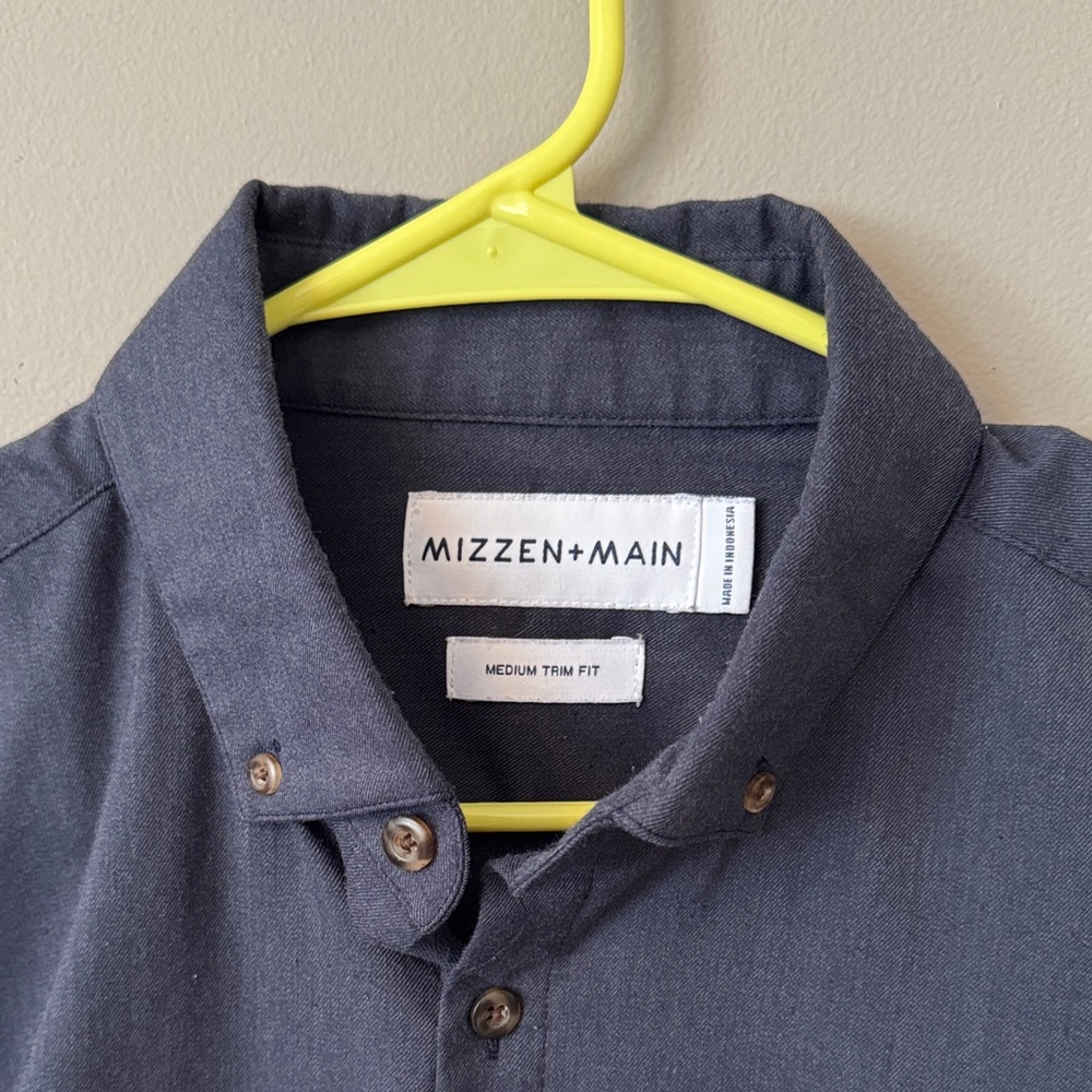 Mizzen+Main Men's Navy Button Down Shirt Medium